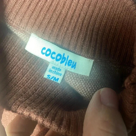 Rust and‎ Cream Sweater - Picture 5 of 5